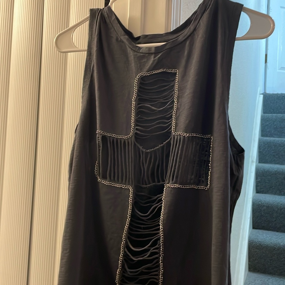Pretty cross high low tank